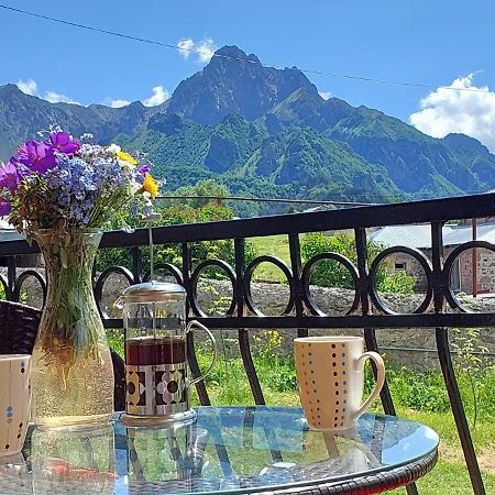 Cozy Hotel Kazbegi מראה חיצוני תמונה