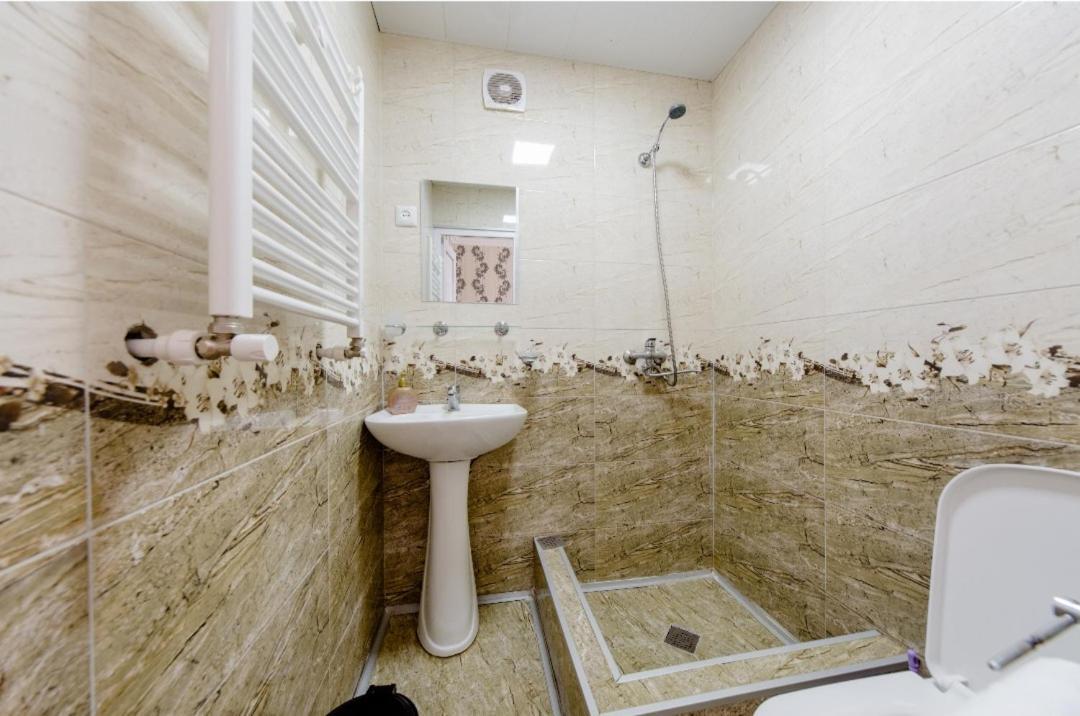 Cozy Hotel Kazbegi מראה חיצוני תמונה